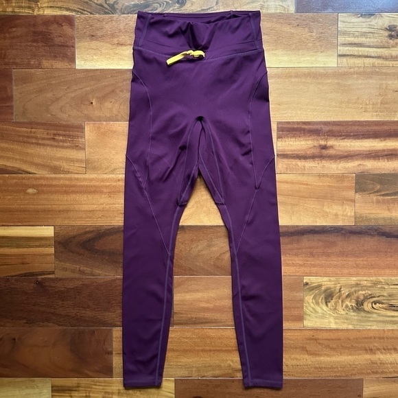 Fabletics Motion 365 Leggings - Picture 5 of 15